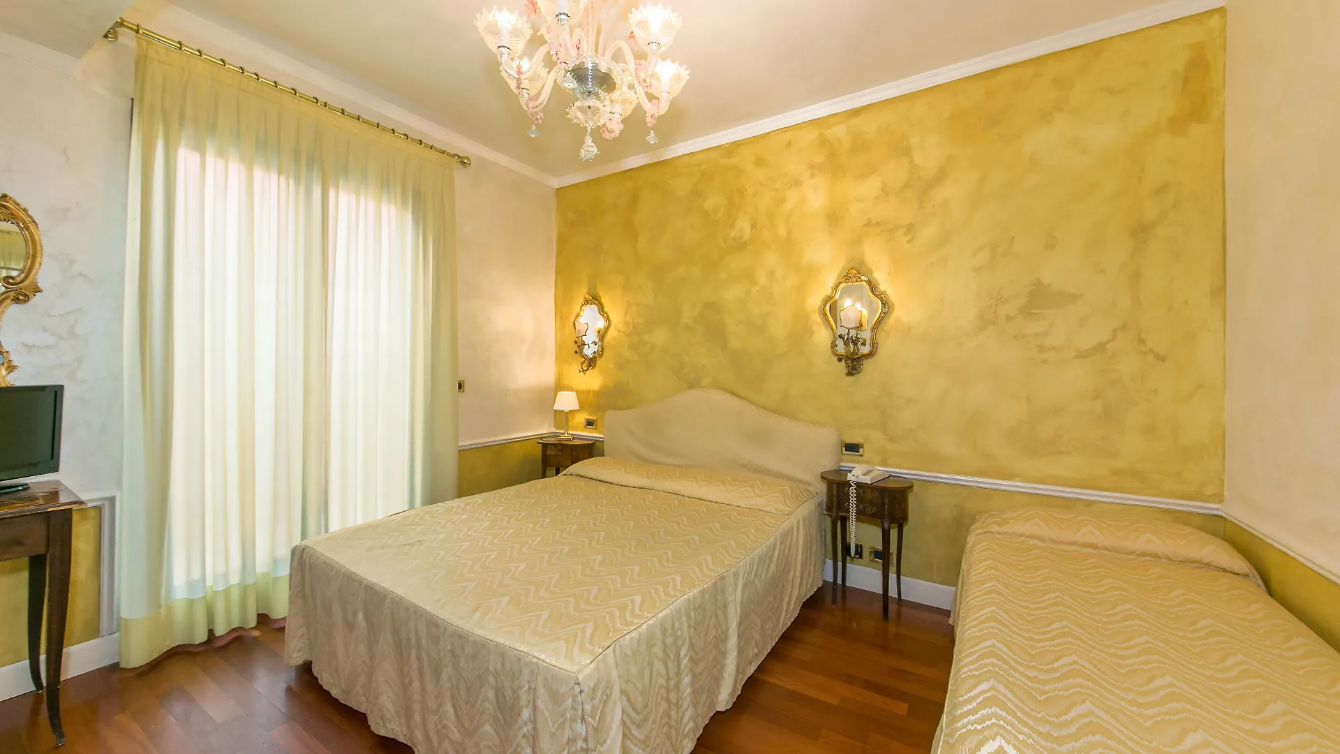 Hotel Pantalon Venice 3*,  Italy