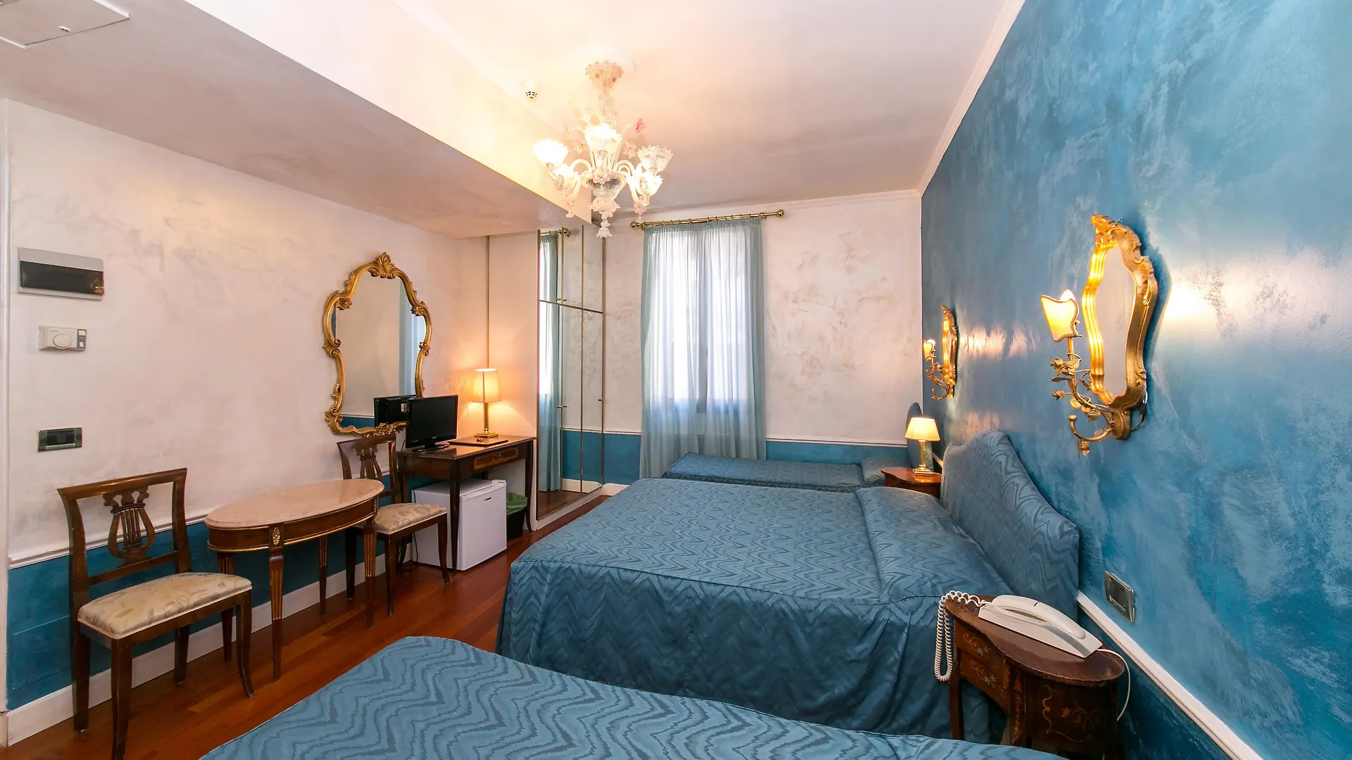 Hotel Pantalon Venice