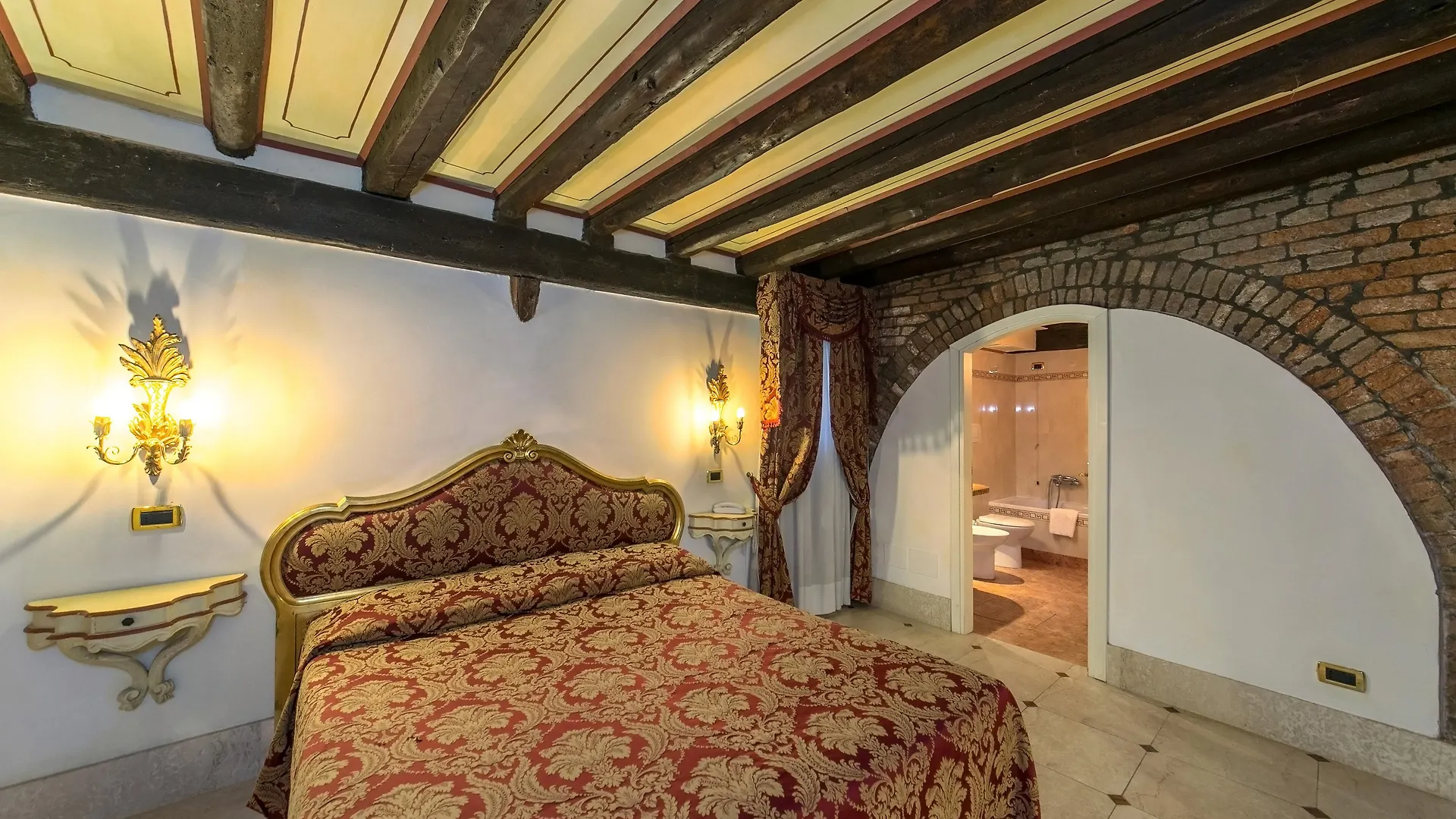 Hotel Pantalon Venice